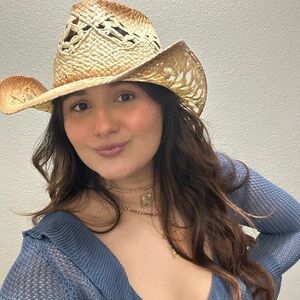 Meet your Posher, Carolina